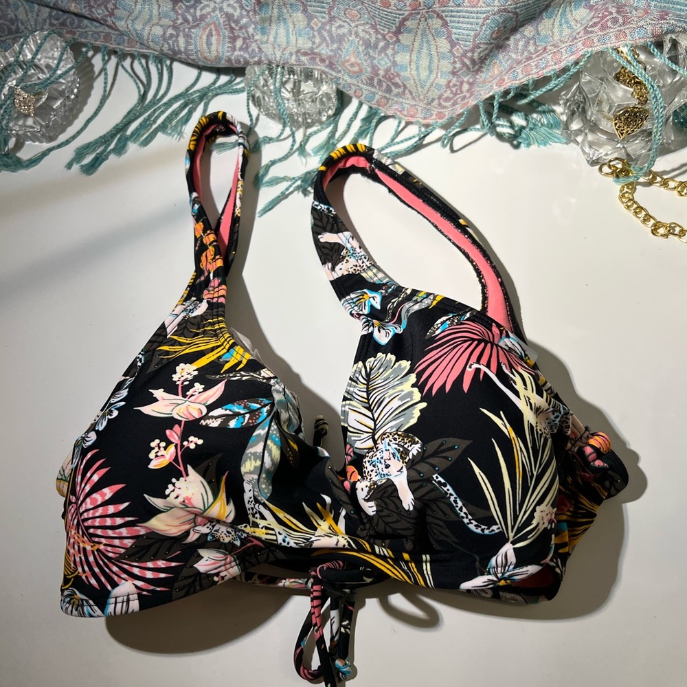 Top no boundaries Bikini Top Black With Tropical Plant Print Size XL